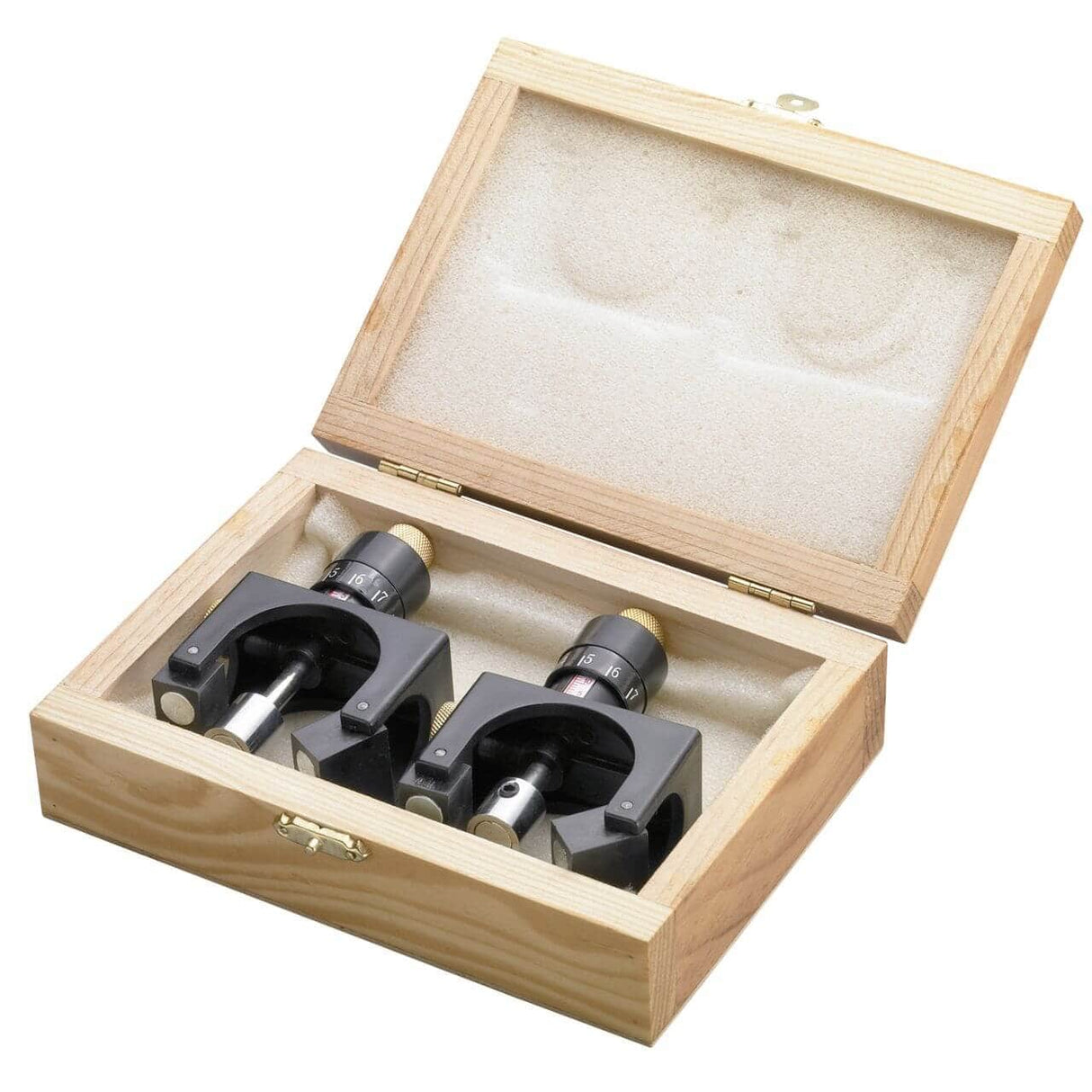 Set da 2 calibri magnetici per la regolazione dei coltelli su piallatrici, forniti con cassetta in legno per una conservazione sicura e ordinata.