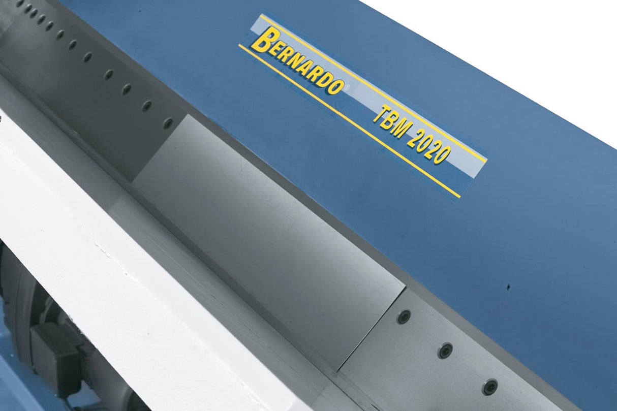Bernardo TBM 2020 – Piegatrice motorizzata con lama segmentata 2020 mm