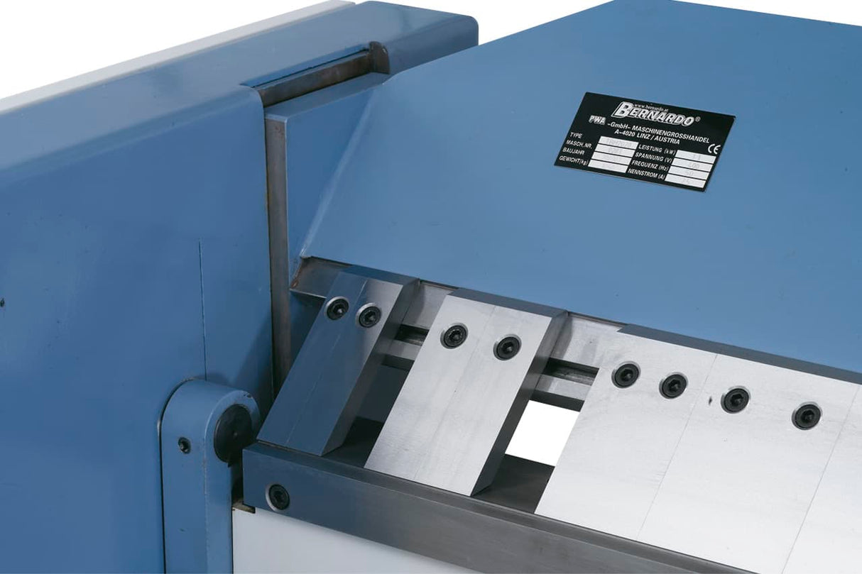 Bernardo TBM 2020 – Piegatrice motorizzata con lama segmentata 2020 mm