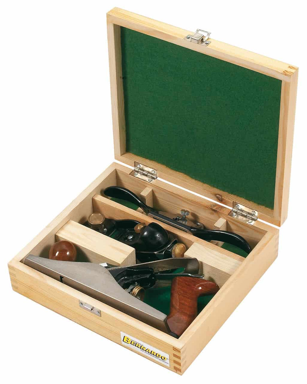Set di 3 pialle a mano in legno di faggio con lame in acciaio temprato, regolazione manuale e impugnature ergonomiche. La collezione include modelli di dimensioni variabili per levigatura, sgrossatura iniziale e rifinitura di superfici in legno, adatta a falegnami hobbisti o progetti di fai-da-te di media complessità.