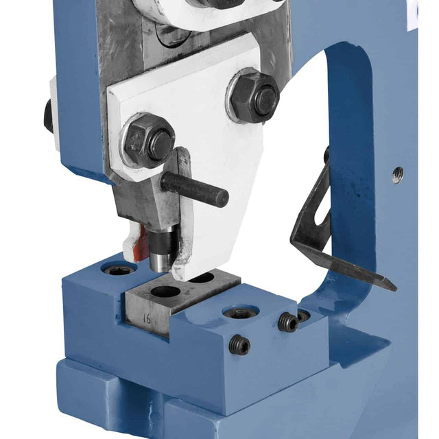 Punzone da 11 mm installato su PBS 22 LS per eseguire forature precise su metallo in officina.