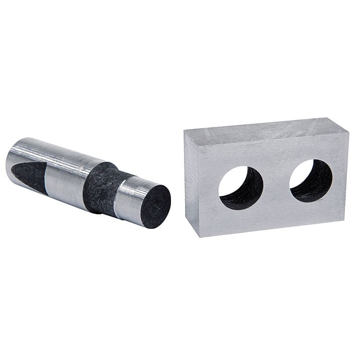 Punzone da 16 mm installato su PBS 22 LS per eseguire forature precise su metallo in officina.